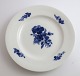 Royal Copenhagen. Blå blomst, flettet. Flad tallerken. Model 8094. Diameter 19 cm. (1 sortering)