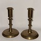 Par antikke messing lysestager i barok-stil