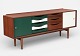 flot lav teak skænk med vendbare låger, designet af Bruno Hansen. JP Design. Fritstående.H 70cmBredde 180cmD 42cmLevering:Jylland/Fyn(månedligt) 500krSjælland(ugentlig) 300kr