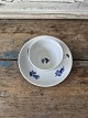 Royal Copenhagen Blå Blomst flettet kaffekop dekoreret med blomst i bunden af koppen no. 8040