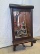 Spejl med hylde kr. 800,-
