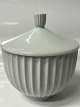 Lyngby Porcelæn bonbonniere.Måler 10,0 x 12,5 cm.
