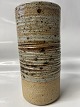 Keramik Vase cylinderformede med vandrette, indridsede riller Højde 21 cm.