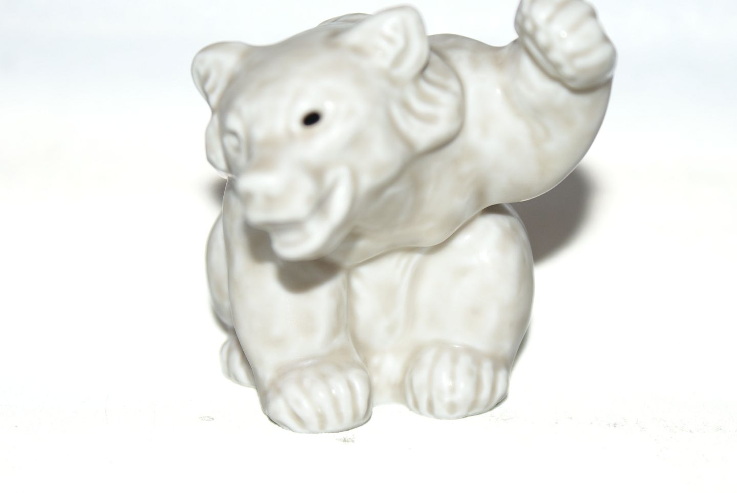 KAD ringen - Royal Copenhagen Stoneware. Polar bear Celadon Glaze cub paw up Knud Kyhn * - Royal Copenhagen Stoneware. Polar bear Celadon bear cub paw Knud Kyhn *