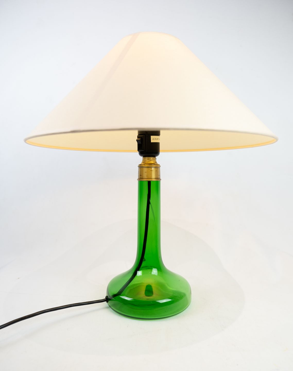 Retningslinier fire Utroskab KAD ringen - Bordlampe i grønt glas af Holmegaard fra 1960erne. * 5000m2  udstilling. - Bordlampe i grønt glas af Holmegaard fra 1960erne. * 5000m2  udstilling.