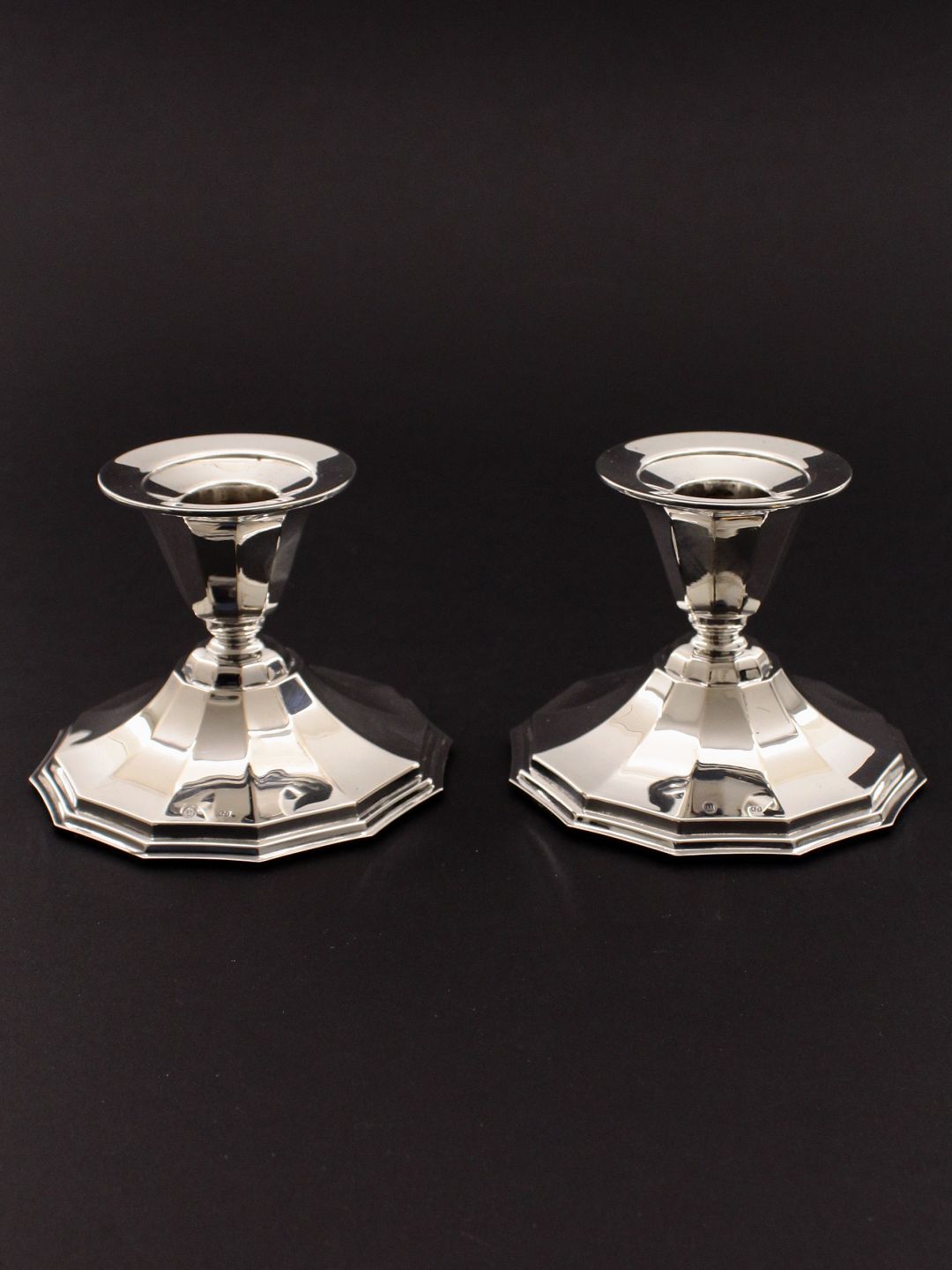 KAD ringen - Et par tretårnet sølv lysestager 8,5 cm. fra Cohr Fredericia - par tretårnet sølv lysestager H. 8,5 cm. fra Cohr Fredericia
