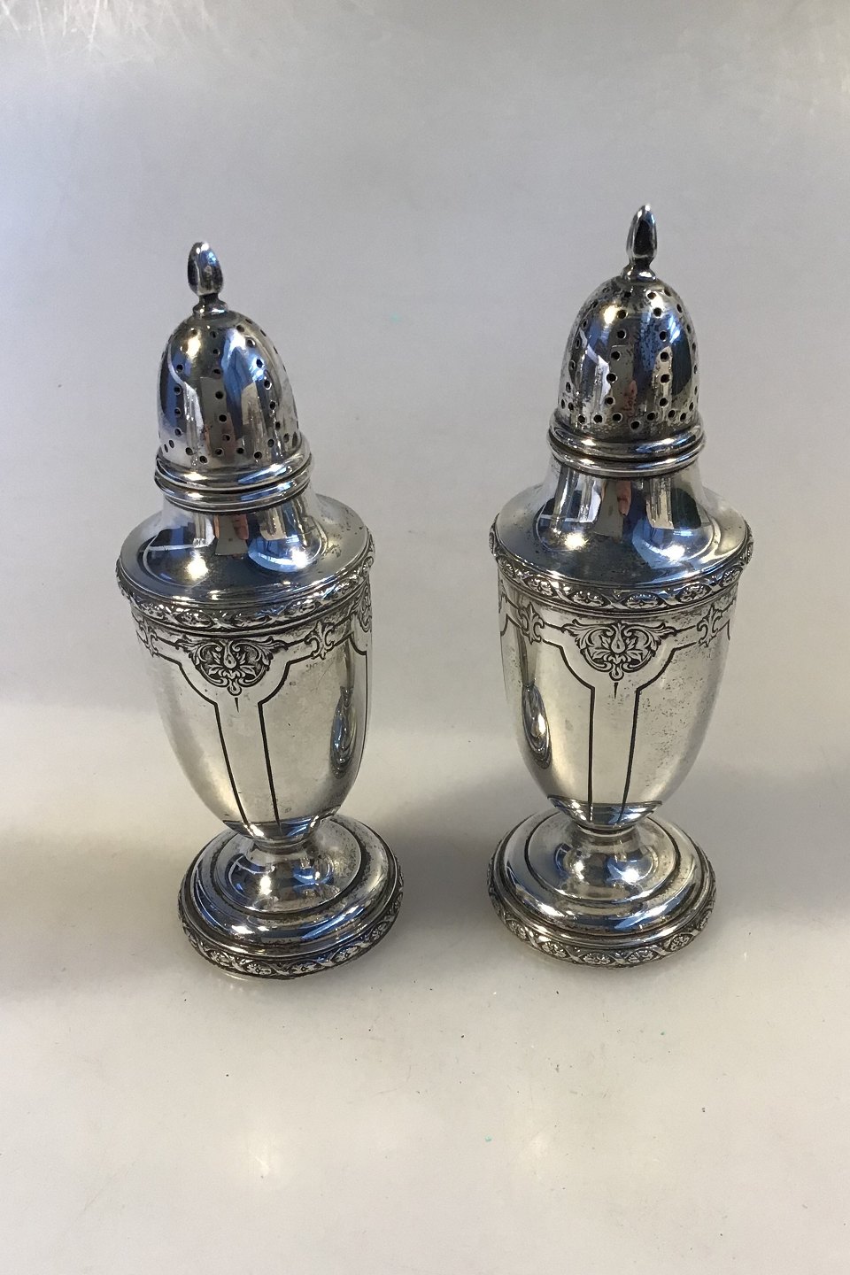 KAD ringen - Towle Louis XIV Sterling Silver Salt/Pepper Shakers