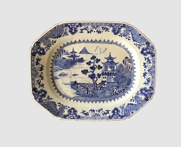 
37 x 29,5 cm
Kinesisk porcelænsfad. Jiaking (1796-1820)
