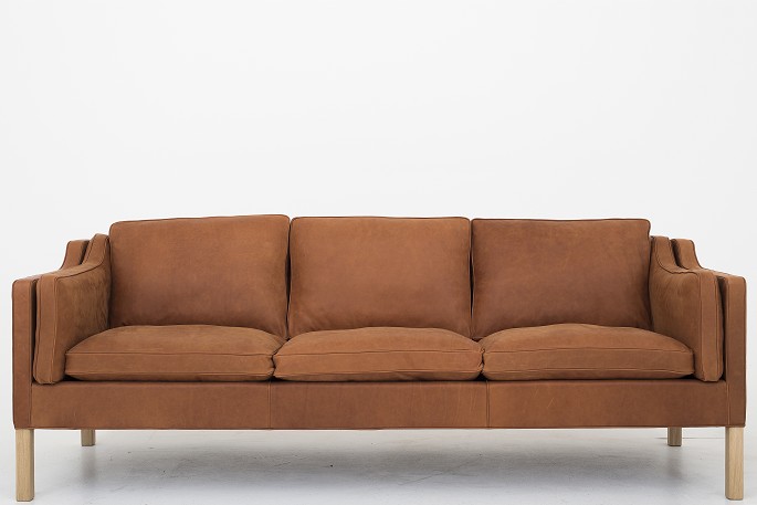 Børge Mogensen / Fredericia Furniture
BM 2213 - 3 seater sofa, reupholstered in Dunes Cognac leather and with oak 
frame.
Availability: 6-8 weeks
