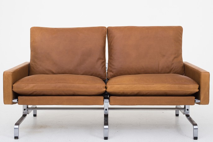 Poul Kjærholm / Fritz Hansen
PK 31/2 - Reupholstered 2 seater sofa in Dunes leather and steel. KLASSIK 
offers upholstery of the PK 31/2 sofa in fabric or leather of your choice. 
Please contact us for more information.
Renovated
Availability: 6-8 weeks
