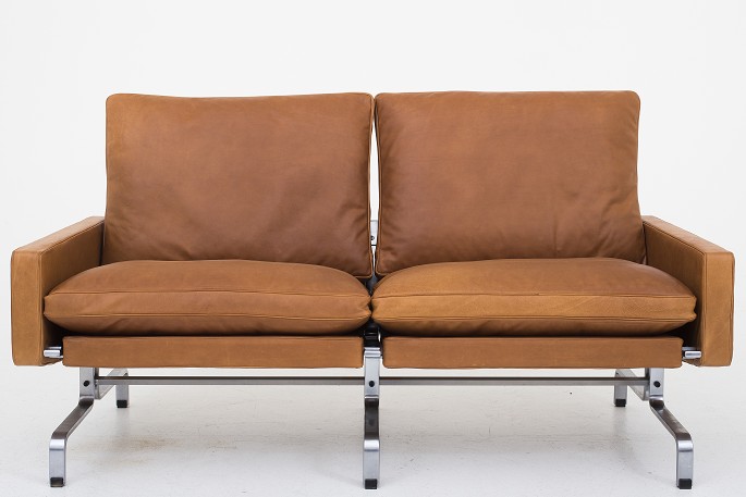 Poul Kjærholm / Fritz Hansen
PK 31/2 - Nybetrukket 2 pers. sofa i Dunes-læder og stål. KLASSIK tilbyder 
polstring af PK 31/2 med stof eller læder efter eget valg. Kontakt os venligst 
for mere information.
Nyrestaureret
Leveringstid: 6-8 uger
