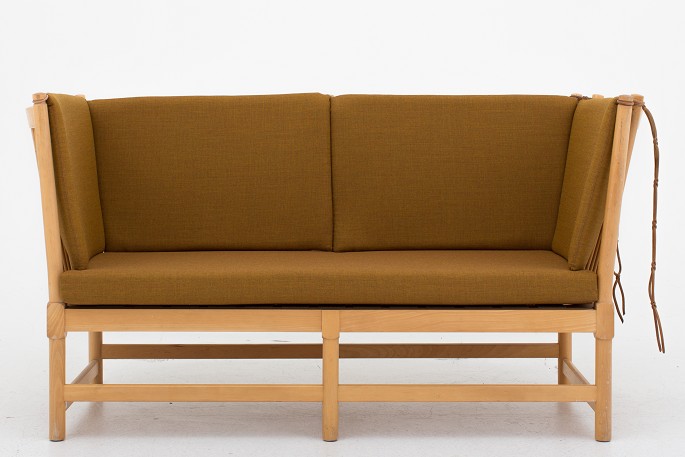 Børge Mogensen / Fritz Hansen
BM 1780 - Reupholstered "Spoke back" sofa in beech w. new cushions in Canvas 
424. We can offer upholstery of the "Spoke back" sofa in fabric or leather of 
your choice. Please contact us for more information.
