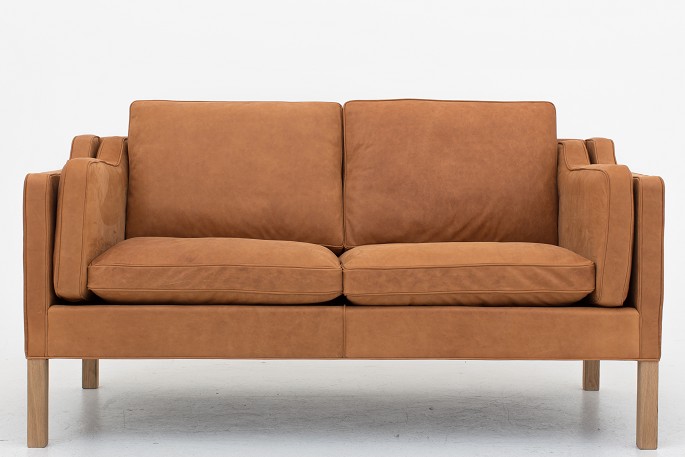 Børge Mogensen / Fredericia Furniture
BM 2212 - Reupholstered 2 seater sofa in Dunes Cognac leather and legs in oak. 
KLASSIK offers upholstery of the BM 2212 in fabric or leather of your choice. 
Please contact us for more information.
Availability: 6-8 weeks
Renovated
