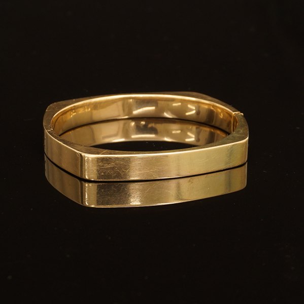 Jos. Kahn, Kopenhagen: Ovaler Armring mit Schliesse. 14kt Gold