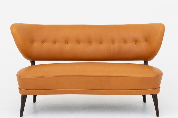 Otto Schultz / Boet, SwedenNybetrukket sofa i Shade Cognac-læder med ben i bejdset bøg1 stk. på lagerNyrestaureretLokation: KLASSIK Flagship Store - Bredgade 3, 1260 KBH. K.