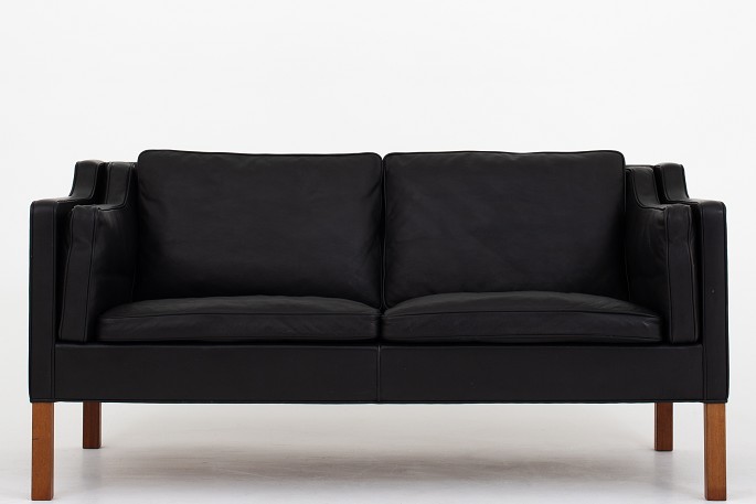 Børge Mogensen / Fredericia Furniture
BM 2212 - 2 pers. sofa i originalt, sort læder på ben af mahogni.
1 stk. på lager
Pæn stand
