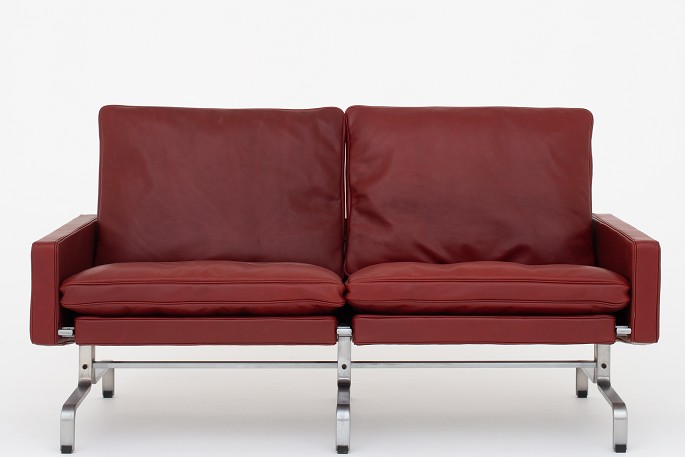 Poul Kjærholm / E. Kold Christensen
PK 31/2 - 2-seater sofa in Elegance Indian Red leather w. frame of steel. 
KLASSIK offers upholstery of the sofa in fabric or leather of your choice. 
Please contact us for further information.
Availability: 6-8 weeks
Renovated
