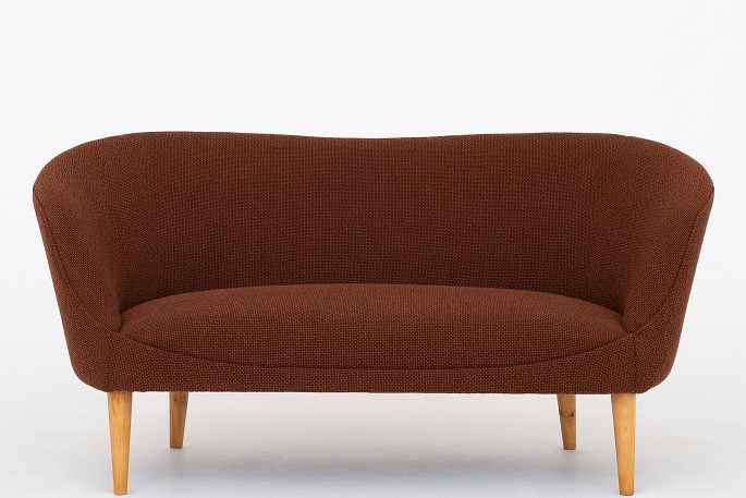 Svensk Snedkermester 
Reupholstered 2-seater sofa in new fabric (Colline 568) w. legs of beech
1 pc. in stock
Renovated
