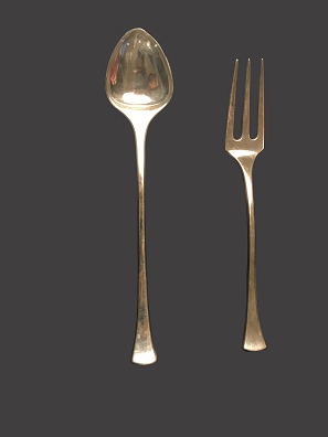 "Kristine" skillet and serving spoon
Hans Hansen
Sterling 925 S
Skillet 21,5 cm - spoon 24 cm
Good condition, 950 DKK per piece
