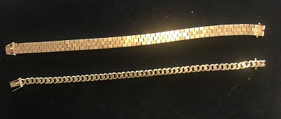 gold bracelet brick 6,800 kr, gold bracelet armour
gold 585
brick 19 cm, 22.6 g, 6,800 KR., armor 18.5 cm, 12.5 g, 3,750 KR.
Good condition
