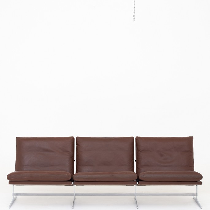 Preben Fabricius & Jørgen Kastholm / Bo-Ex
BO 563 - 3-seater sofa with frame of matt chromed steel and cushions of brown 
leather.
1 pc. in stock
Good condition
