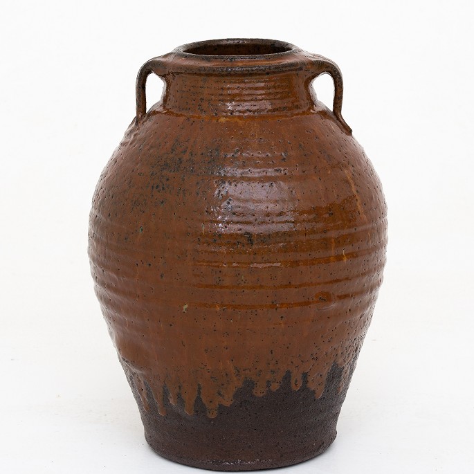 Gutte Eriksen / Eget værksted
Large jar in raku-fired earthenware with brown glaze.
1 pc. in stock
Original condition

