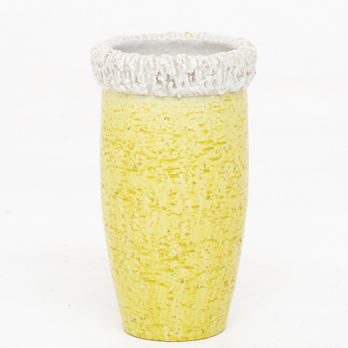 Gunnar Nylund / Rörstrand
"Chamotte" stoneware vase w. yellow glaze. Stamped.
1 pc. in stock
Original condition
