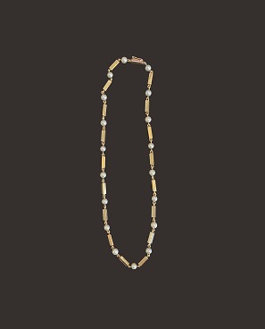 Gold chain with pearls
14 carat gold + pearls
L: 41 cm
