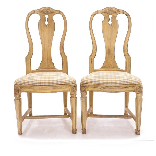 Pair of late 18th century Gustavian chairs. Sweden circa 1780-1800. H: 99cm. H 
seat: 44cm. W: 46cm. D: 43cm