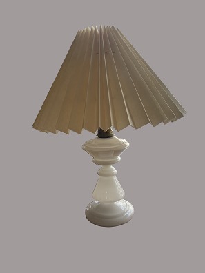 Lamp, opaline glass
H: 41 cm
Good condition
