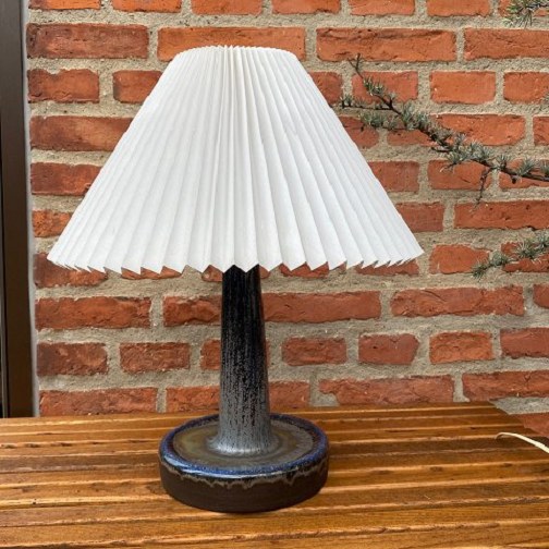 Table lamp in blue-gray ceramic.