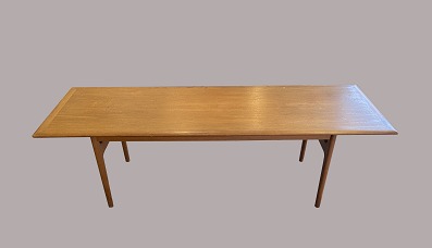 Coffee table 
Silkeborg Møbelfabrik
Teak
L: 165 cm, W: 55 cm, H: 50 cm
Good condition 
