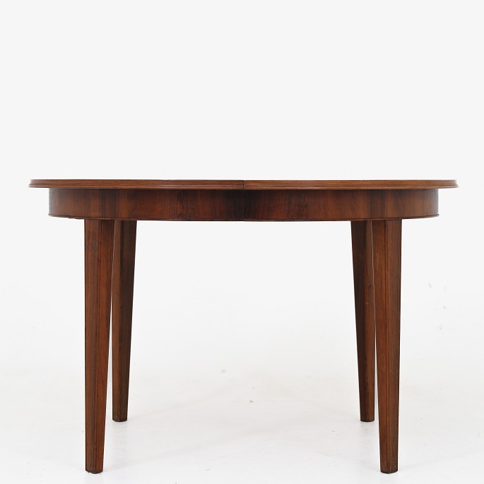 Danish Cabinetmaker
Dining table in rosewood with matching additional plate.
1 pc. in stock
Good, used condition
