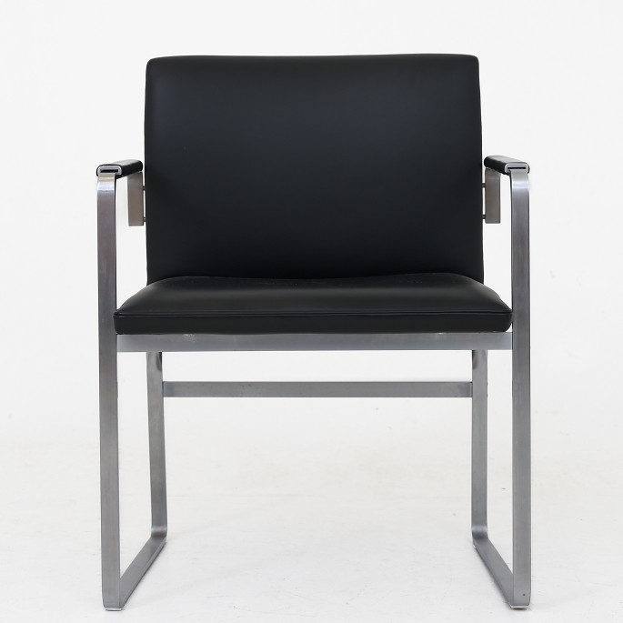 Hans J. Wegner / Johannes Hansen
JH 811 - Armchair in chromed steel and black leather.
1 pc. in stock
Good, used condition
