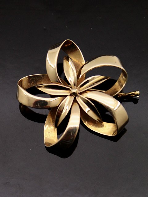 14 carat gold brooch