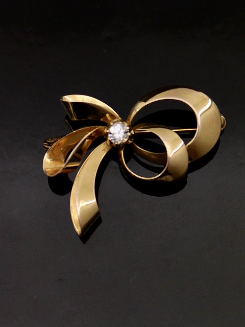 8 karat guld broche 3,5 x 2,5 r zirkon