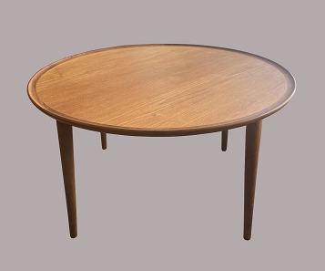 Rundt sofabord med kehlet kant
Ukendt
Teak
D: 93 cm, H: 51 cm
Pæn brugt stand
1
