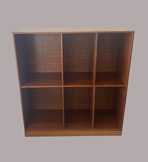 Bookcase
Rud.Rasmussen
Mahogany
L: 76 cm, H: 76 cm, W: 28cm
Regular traces of use
Mogens Koch
