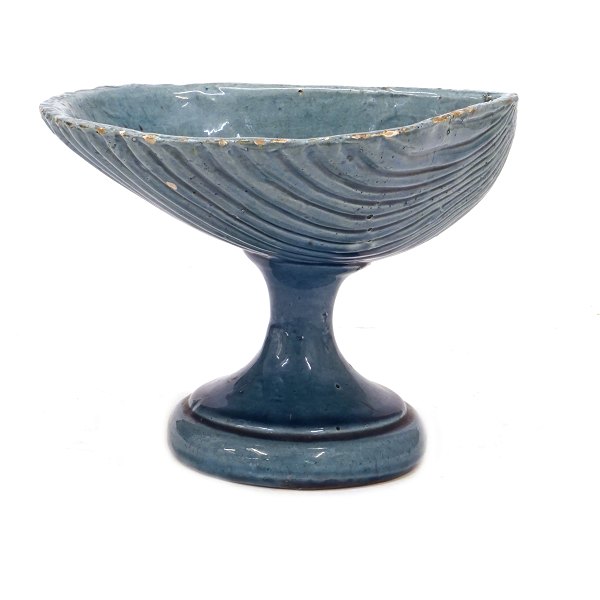 Shell shaped stoneware tazza. Skotterup, Denmark, circa 1880. H: 13cm