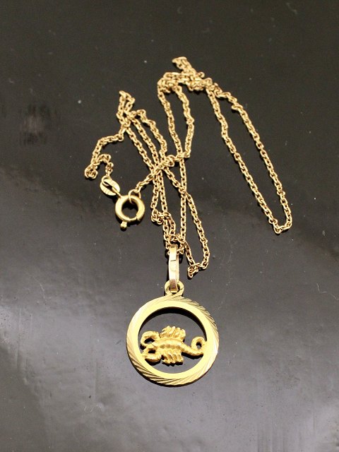 8 carat gold pendant "Scorpion" and chain