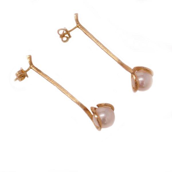 Pair of 14kt gold Per Borup Una Changeling earrings. L: 5cm