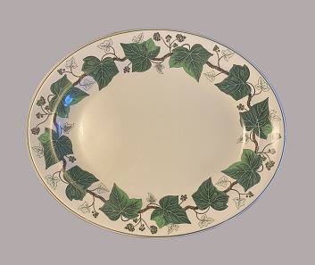 Fad, Napoleon Ivy
Wedgwood
L: 36 cm, B: 29 cm
Pæn stand
