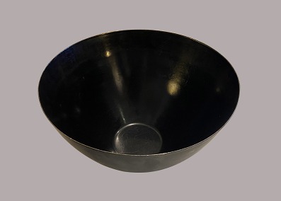 Krenitskål, sort
Ørskov og co.
stål og emalje
H: 13 cm., D: 25 cm
Lettere brugsspor
Herbert Krenchel
