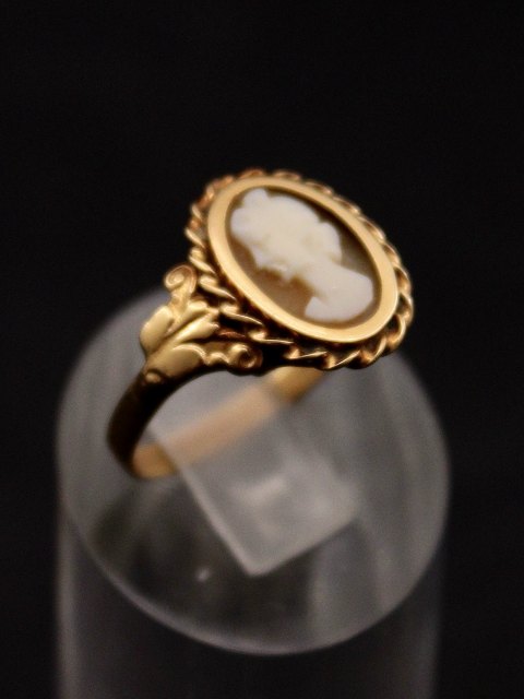 14 carat gold ring