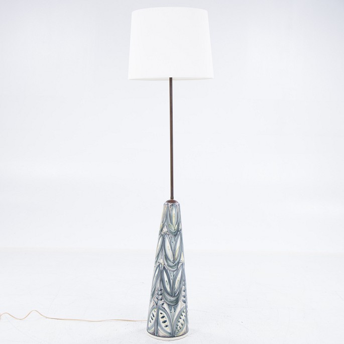 Noomi Backhausen / Søholm
Floor lamp in decorated stoneware with white shade.
1 pc. in stock
Good condition
