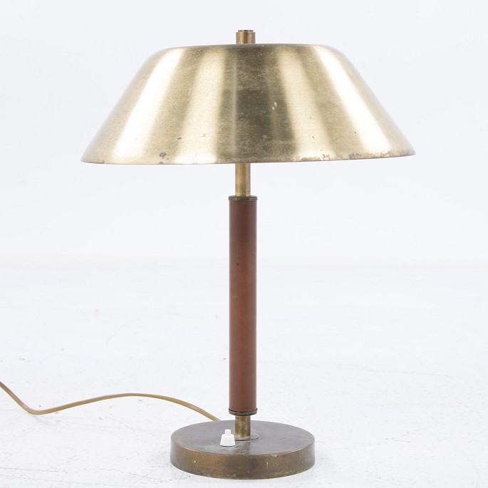 Unknown
Table lamp in brass with leather details.
1 pc. in stock
Original condition
