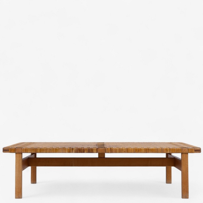 Børge Mogensen / Fredericia Furniture.
BM 5272 - Stor sjælden bænk/bord i massiv eg og originalt flet.
1 stk. på lager

