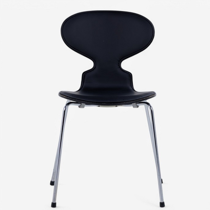 Arne Jacobsen / Fritz Hansen.
AJ 3100 - Front-upholstered 