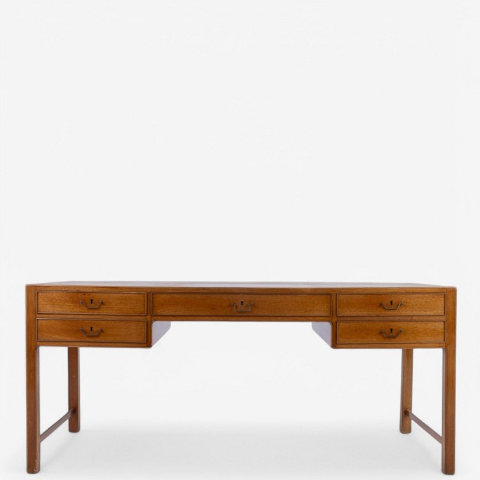 Danish cabinetmaker
Desk in mahogany with five drawers.
1 pc. in stock
