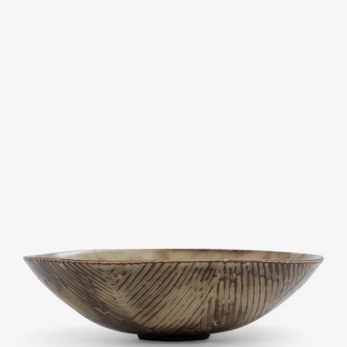 Axel Salto / Royal Copenhagen.
Stoneware bowl w. Sung glaze.
1 pc. in stock
